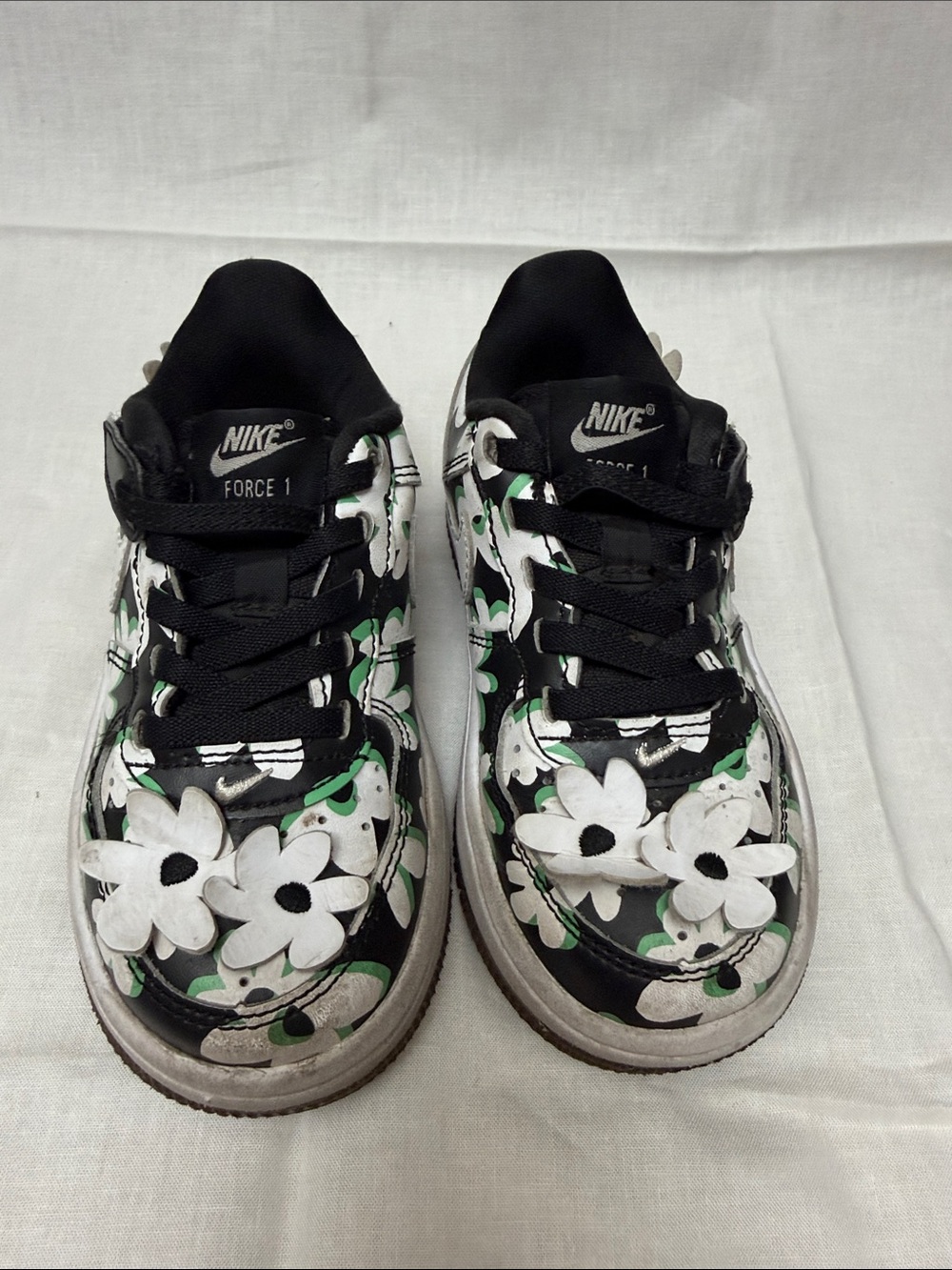 Nike Kids Black Floral Appliqué Sneakers with White & Green Accents